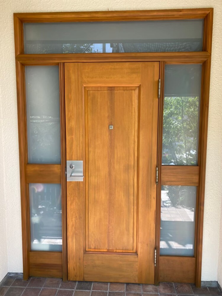 玄関ドアリフォーム前