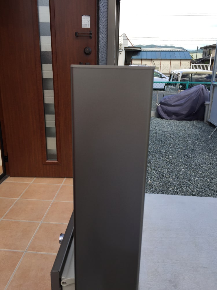 アルミ柱の凹みキズ補修　奈良 BEFORE