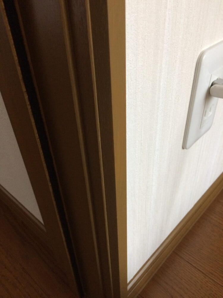 木枠ぶつけ傷の補修　奈良県生駒市 BEFORE