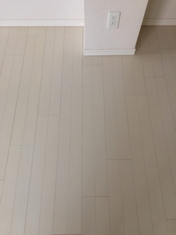 床、フローリング傷！剥がれ！染み！　の補修　兵庫県西宮市 BEFORE