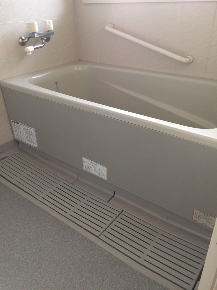 浴室の浴槽エプロン塗装補修　大阪市阿倍野区　BEFORE