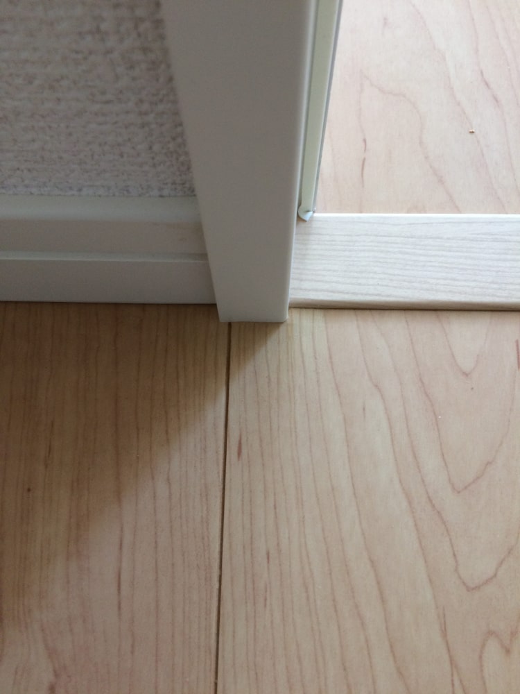 フローリング表面が剥がれてめくれとる。補修　兵庫県伊丹市 BEFORE