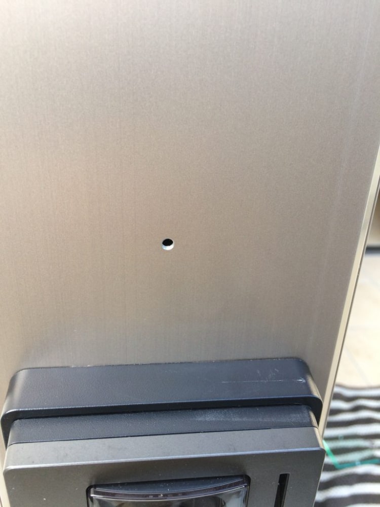 玄関前の門柱の擦り傷補修　大阪豊中市 BEFORE