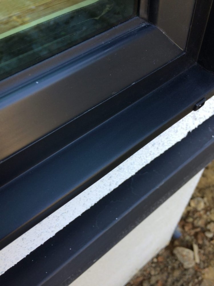樹脂サッシ割れ補修　現場　大阪府富田林市 BEFORE
