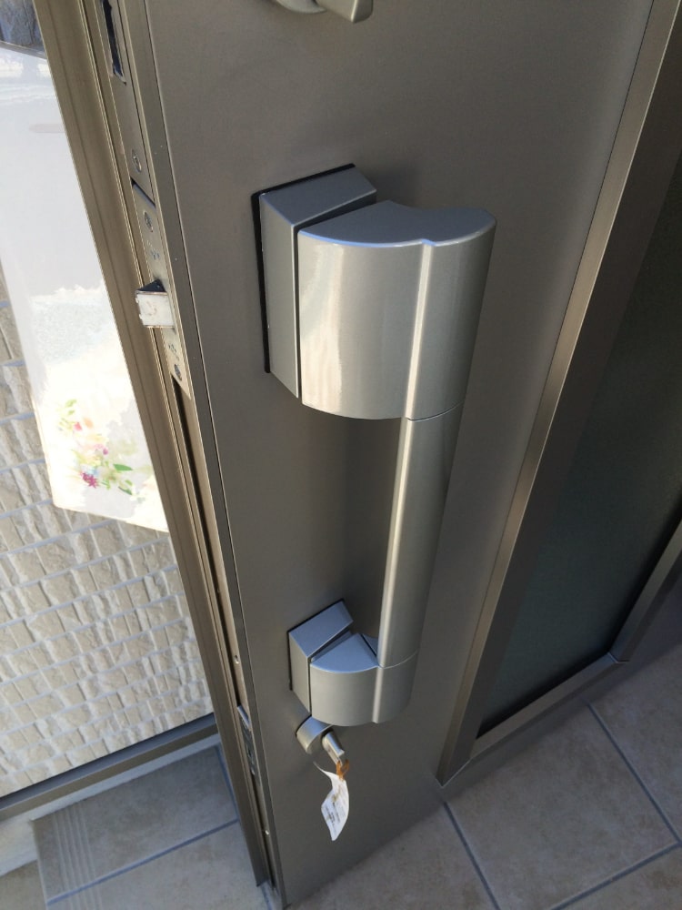 玄関ドア取っ手　塗装　現場　兵庫県宝塚市 BEFORE