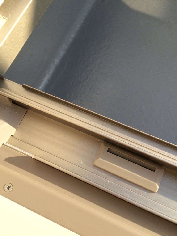 サッシ凹み補修　現場　大阪府池田市 BEFORE