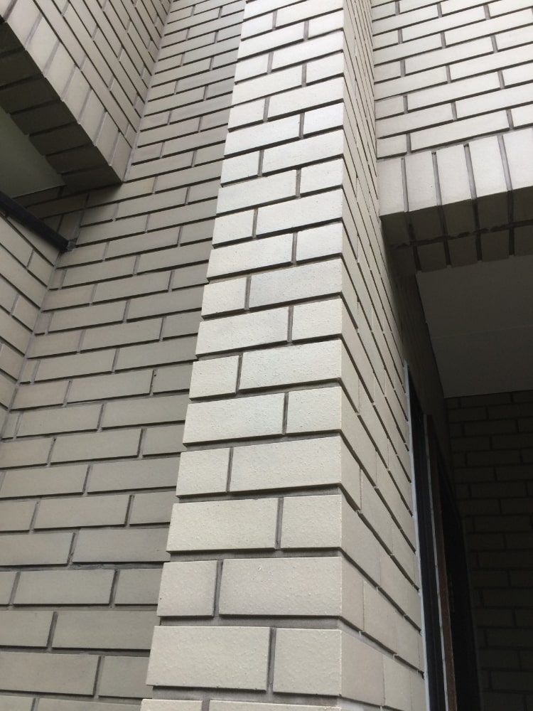 ブロック欠け補修　サビ跡　塗装　現場　大阪府吹田市 BEFORE