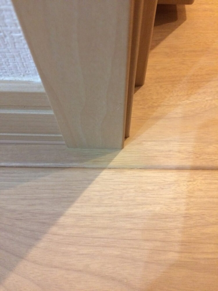 フローリングの継ぎ目補修　大阪 BEFORE