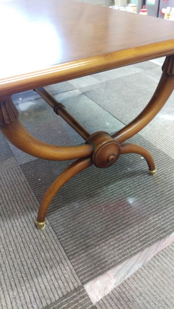 木製テーブル　折れた脚の補修 BEFORE