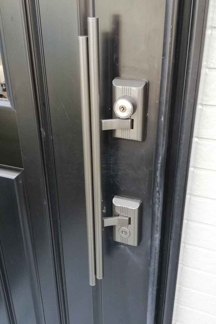 玄関ドア取っ手劣化塗装　before