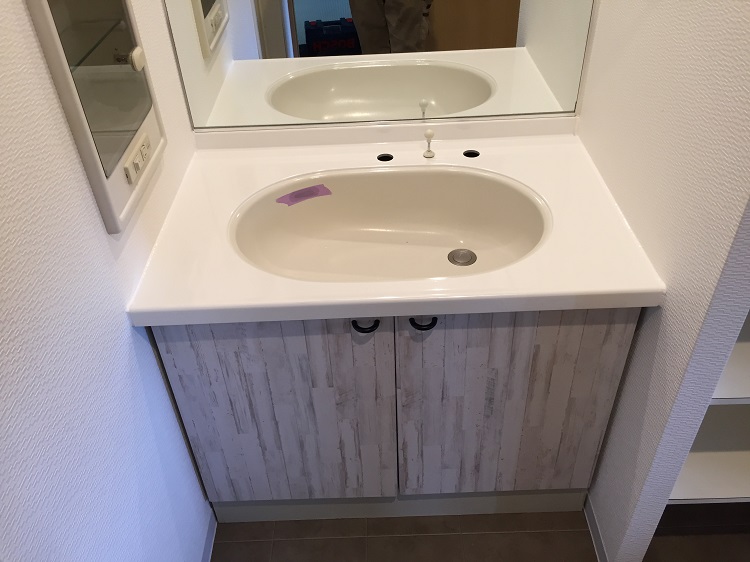 洗面台シート張りbefore