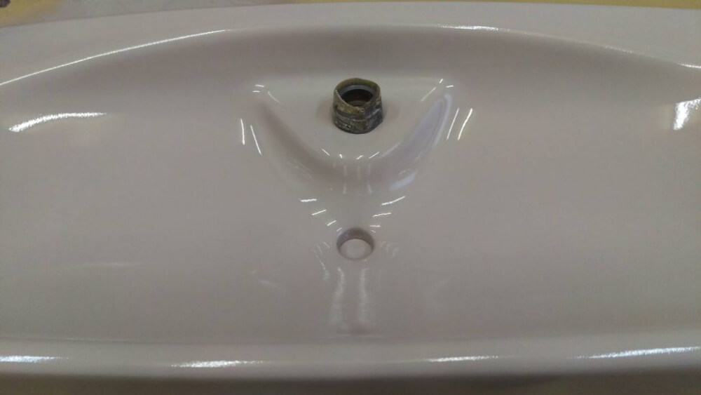 陶器（トイレの蓋）の割れ、ヒビの補修　大阪 BEFORE