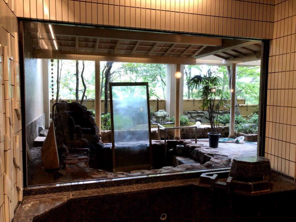 大浴場窓ガラスbefore