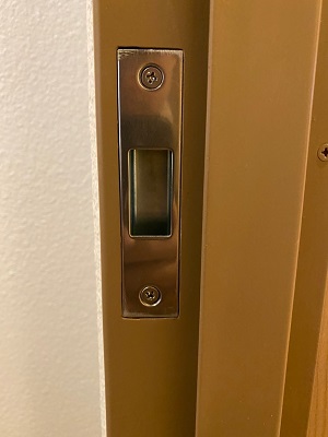 スチールドア枠 傷補修前