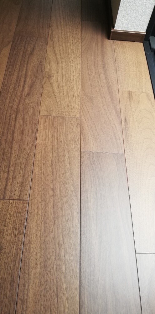 フロア線キズ補修前