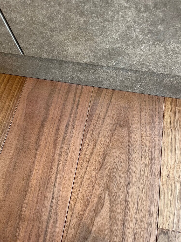 床ノコ跡補修前