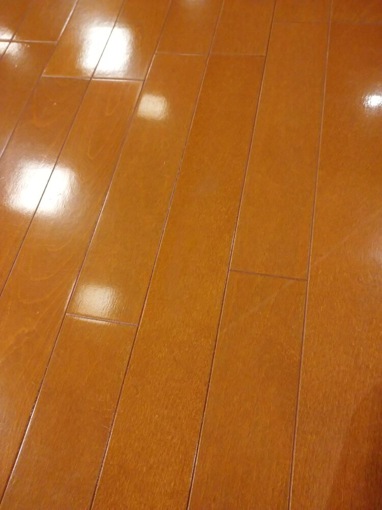 温泉施設のフロア補修！ちょっとした傷だけど、方向変色する床材施工前