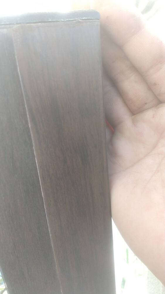 木目調角柱剝がれ補修前