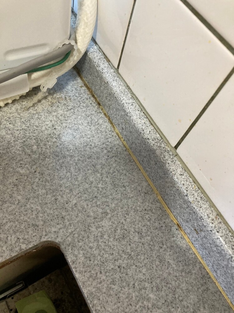 人大ひび割れリペア前