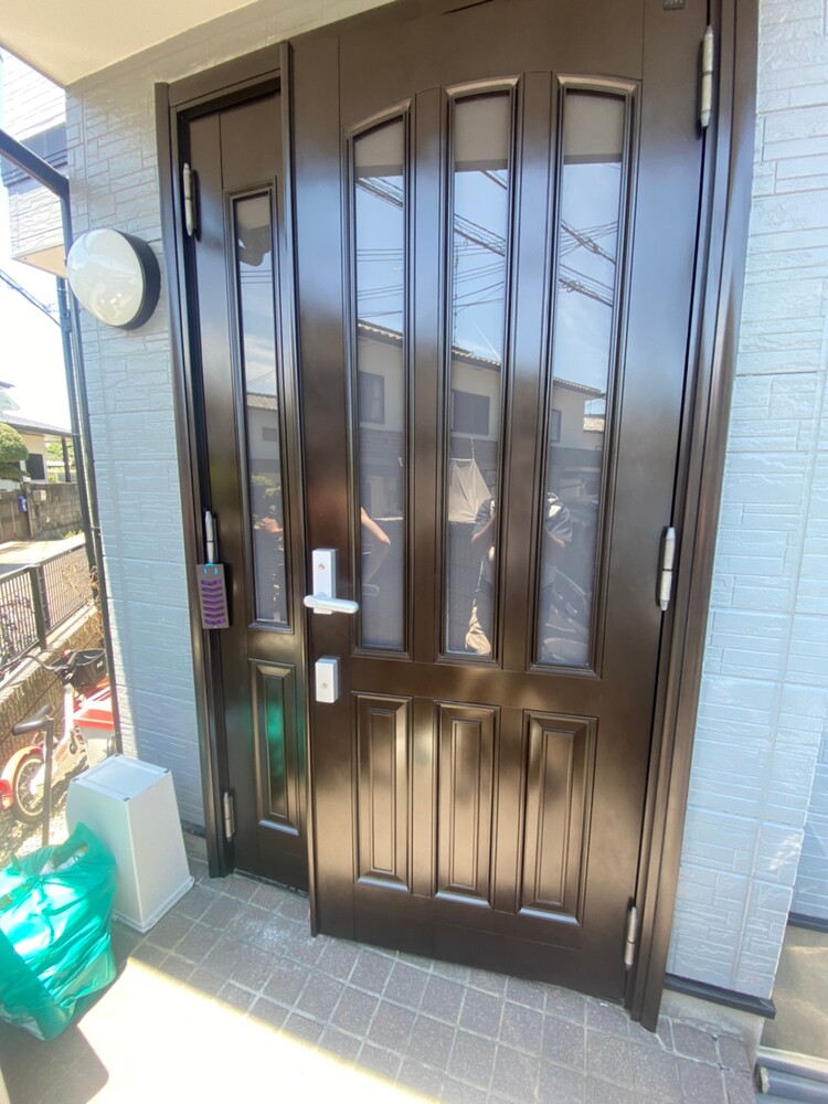 玄関ドア修復修理補修前