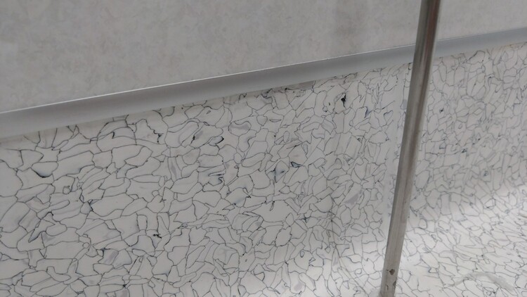 アルミ見切り傷補修前