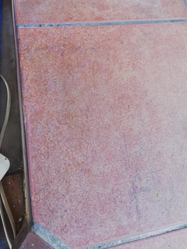 玄関ポーチタイルリペア前