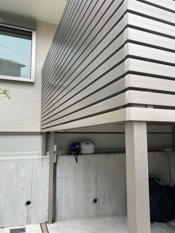 アルミフェンスへこみ補修前