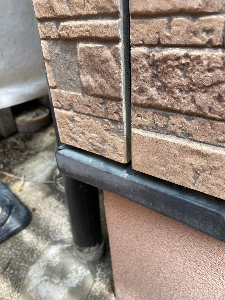 外壁欠け補修前