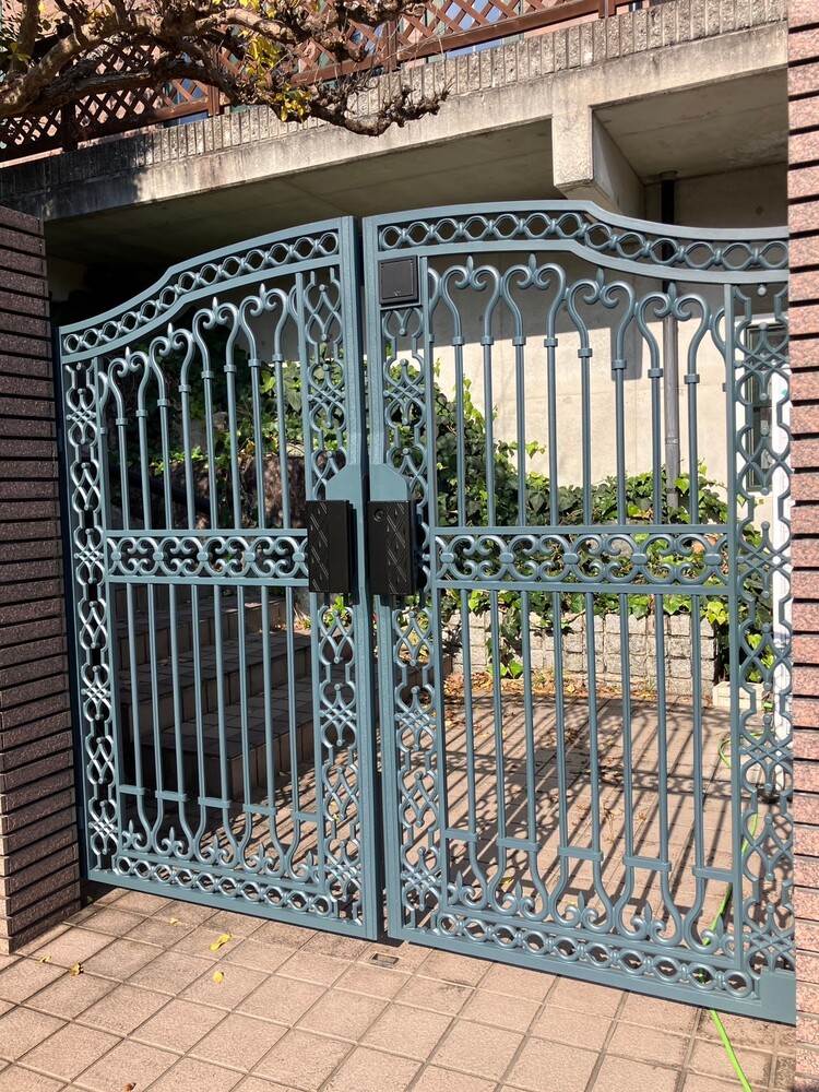 鋳造門扉塗装補修前