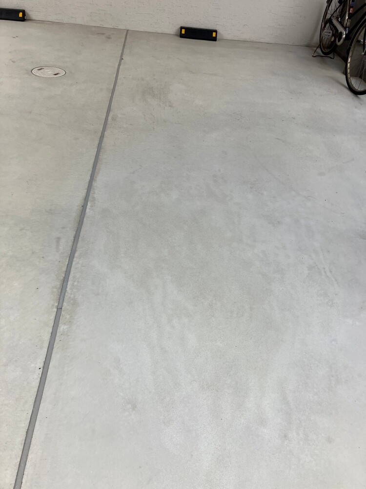 土間コンクリ油じみ補修前