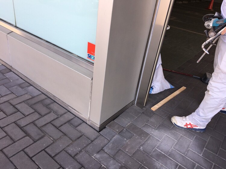 アルミパネル凹み補修前