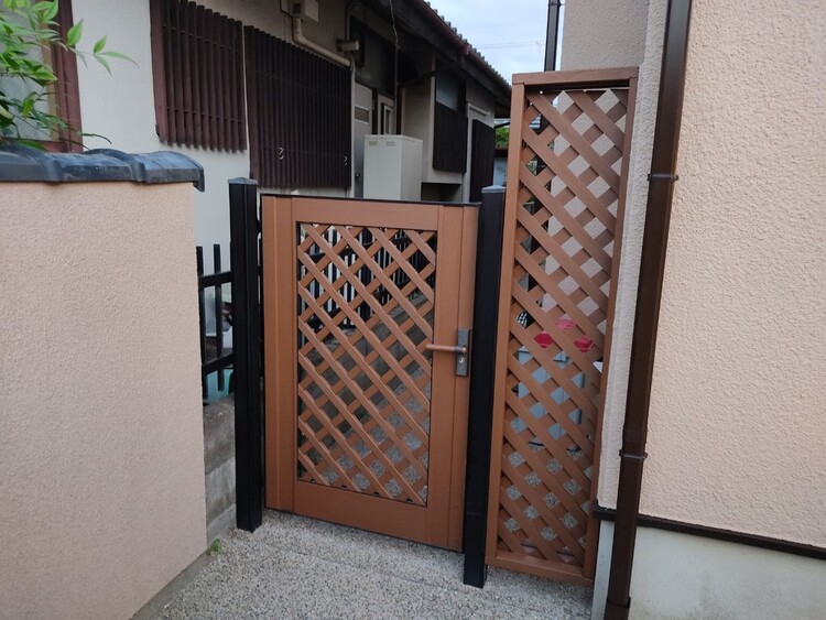 手すり・木製門扉塗装施工前