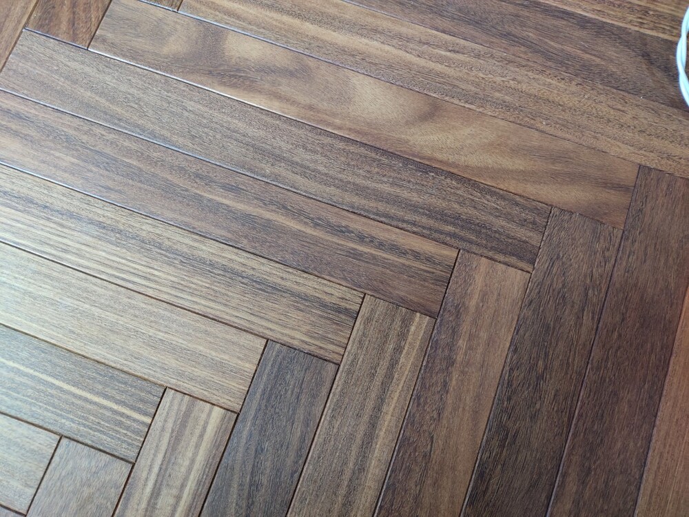 フローリング線キズ補修前