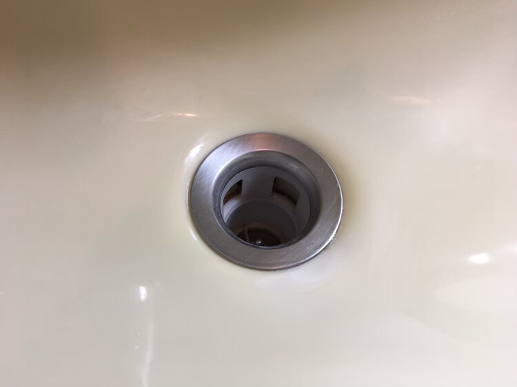 洗面ボール欠けリペア前