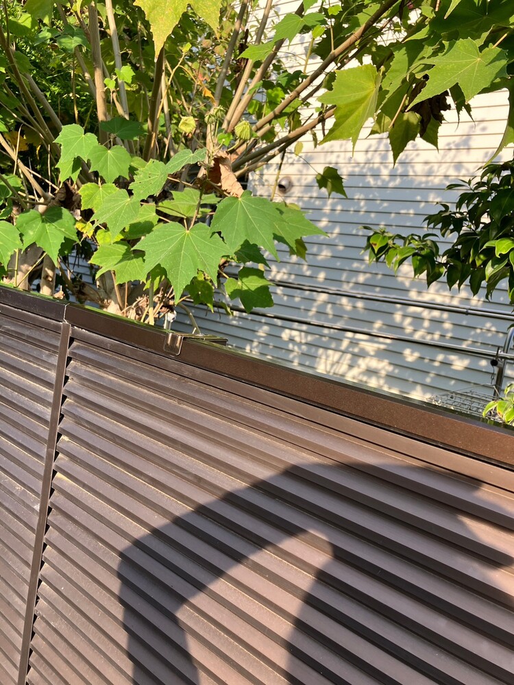 アルミフェンス歪みリペア前