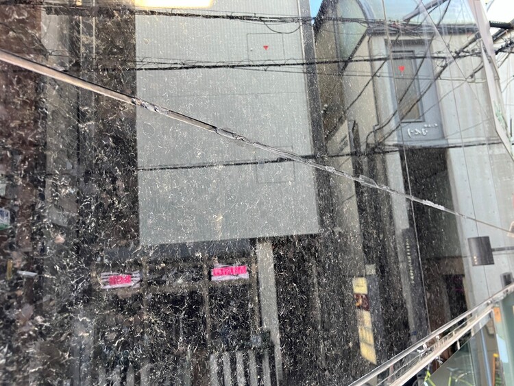 鏡面大理石タイルビス穴リペア前