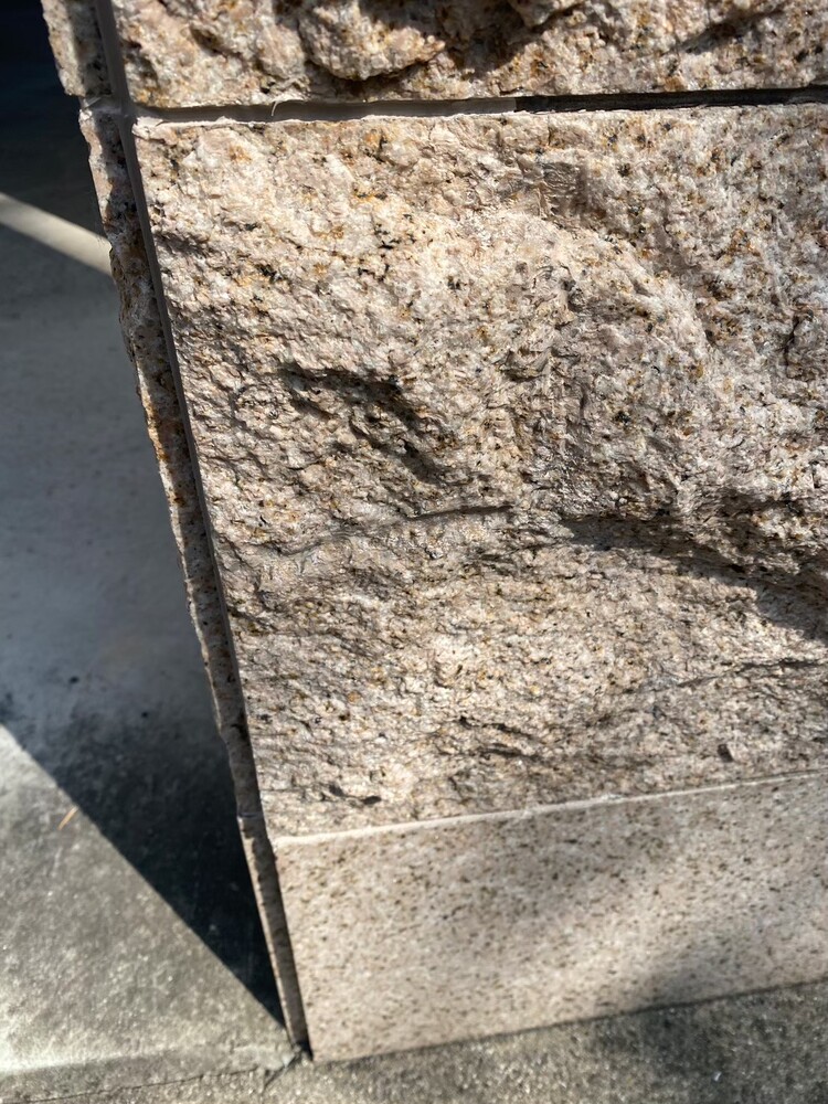 石材タイル割れリペア前