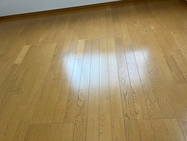 フロアへこみ沢山補修前