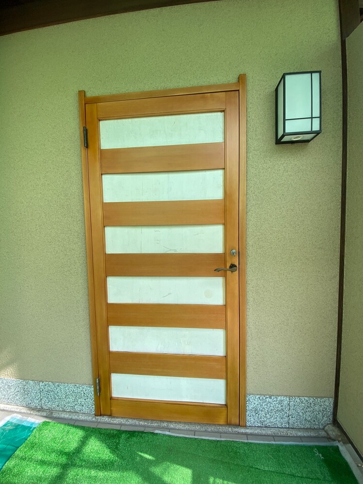 ドア無垢再生補修前