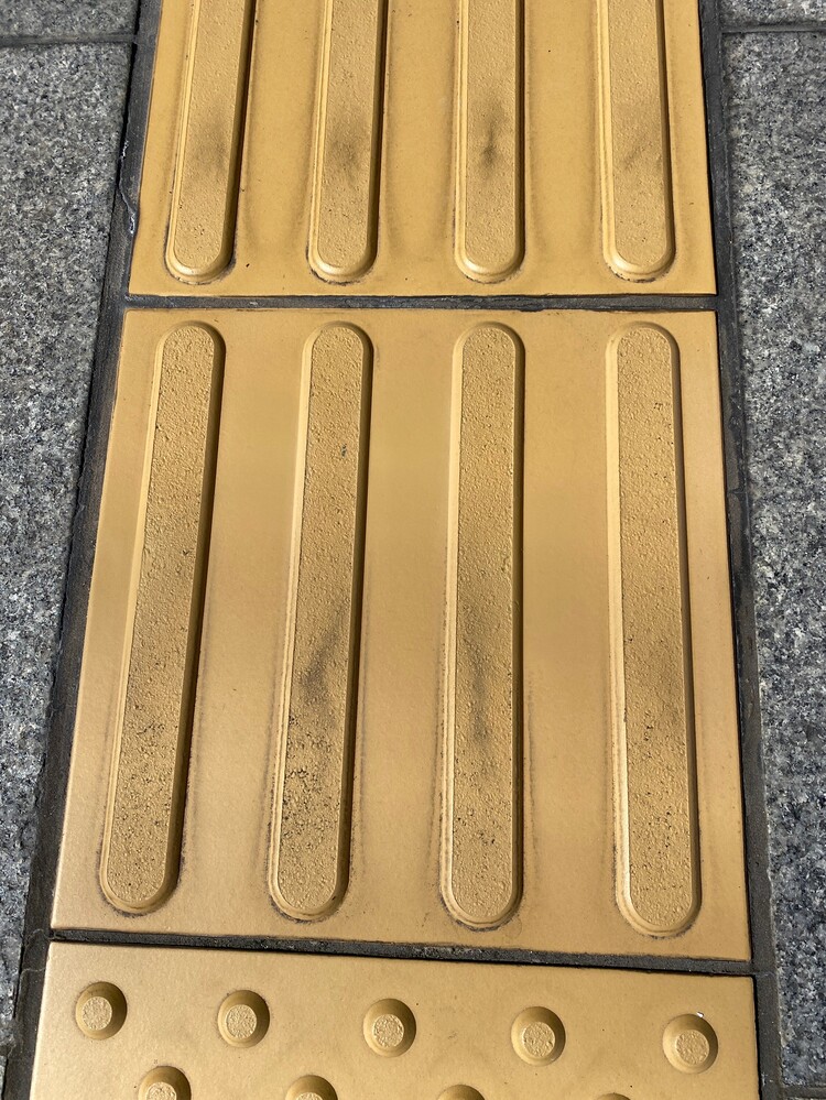 点字ブロック穴リペア前