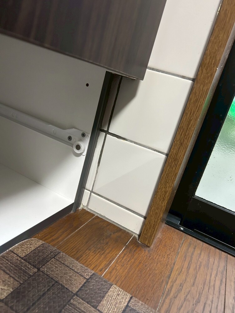 キッチンタイル補修前