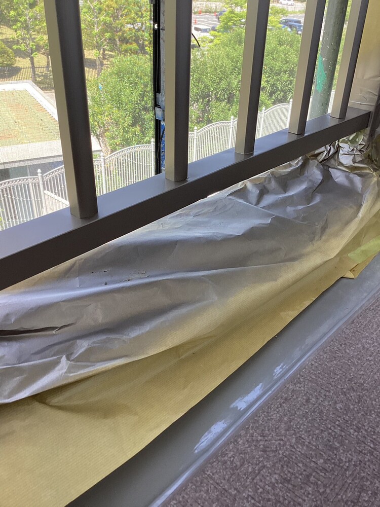 バルコニーフェンス歪みリペア前