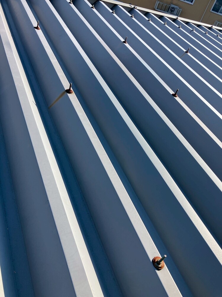 折半屋根へこみ補修前