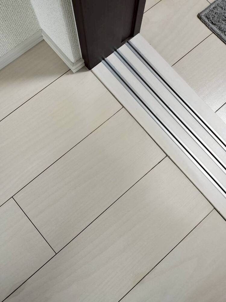 フロア粘着質リペア前