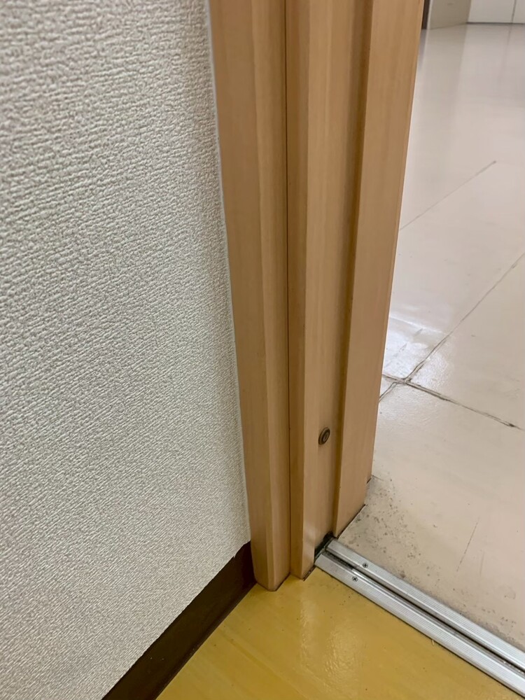 ドア枠えぐれ・削れ補修前